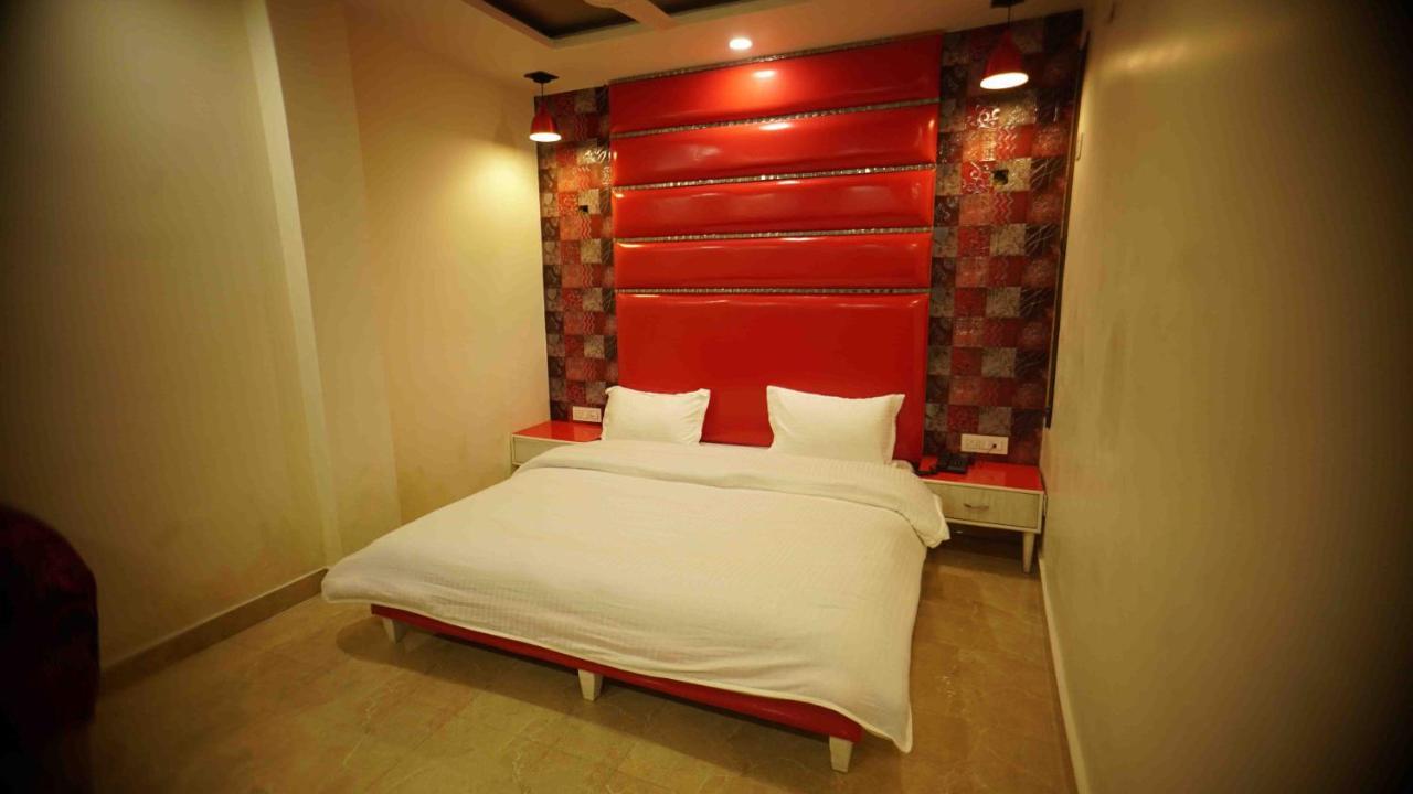 Hotel Soluxe Yamunānagar Екстериор снимка