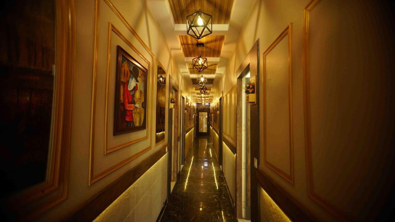 Hotel Soluxe Yamunānagar Екстериор снимка