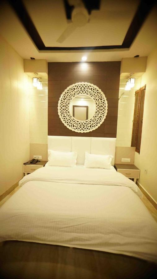 Hotel Soluxe Yamunānagar Екстериор снимка