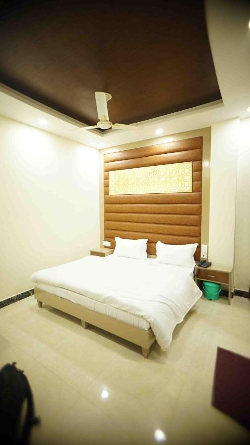 Hotel Soluxe Yamunānagar Екстериор снимка