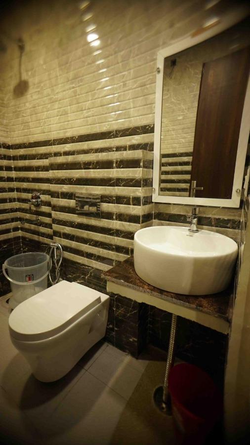Hotel Soluxe Yamunānagar Екстериор снимка