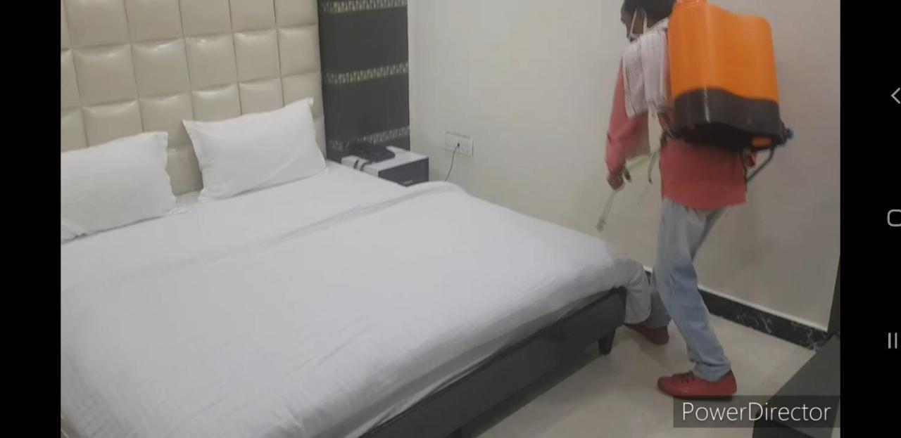 Hotel Soluxe Yamunānagar Екстериор снимка